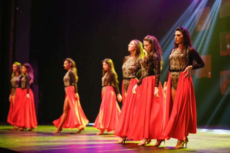 Tribe Dance Hold Your Dream 